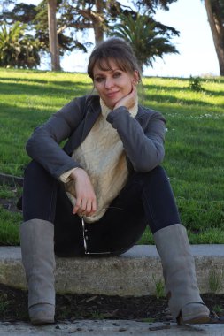 Parktaki Güzel Rus Modelinin Fotoğrafı