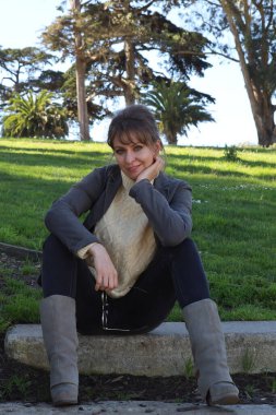 Parktaki Güzel Rus Modelinin Fotoğrafı