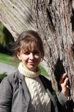 Parktaki Güzel Rus Modelinin Fotoğrafı