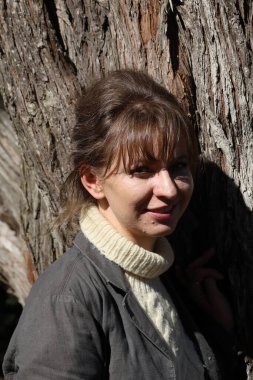 Parktaki Güzel Rus Modelinin Fotoğrafı