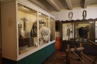 8 / 8 / 2021: Carmel California: Carmel, Kaliforniya 'daki Carmel Misyonu. Bu, Kaliforniya 'da kurulan ilk görevlerden biri.