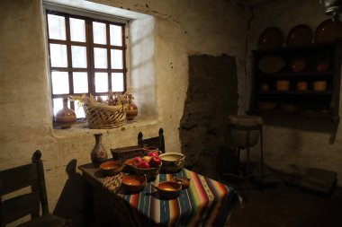 8 / 8 / 2021: Carmel California: Carmel, Kaliforniya 'daki Carmel Misyonu. Bu, Kaliforniya 'da kurulan ilk görevlerden biri.