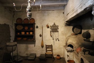 8 / 8 / 2021: Carmel California: Carmel, Kaliforniya 'daki Carmel Misyonu. Bu, Kaliforniya 'da kurulan ilk görevlerden biri.