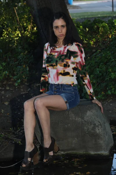 Fotografie Unui Model Hispanic Într Parc — Fotografie, imagine de stoc