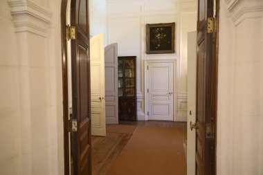 5 / 10 / 2021: Woodside, California: Filoli 'deki bahçe ve binaların manzarası