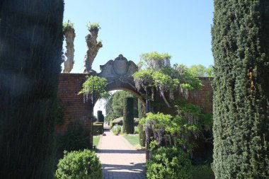5 / 10 / 2021: Woodside, California: Filoli 'deki bahçe ve binaların manzarası