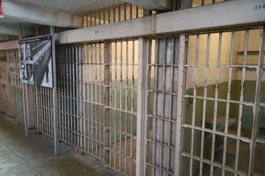 Alcatraz Adası 'nın fotoğrafları ve San Francisco Körfezi' ndeki hapishane fotoğrafları.