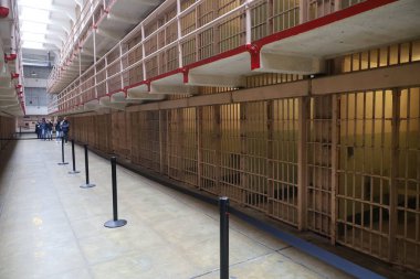 Alcatraz Adası 'nın fotoğrafları ve San Francisco Körfezi' ndeki hapishane fotoğrafları.