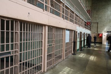 Alcatraz Adası 'nın fotoğrafları ve San Francisco Körfezi' ndeki hapishane fotoğrafları.