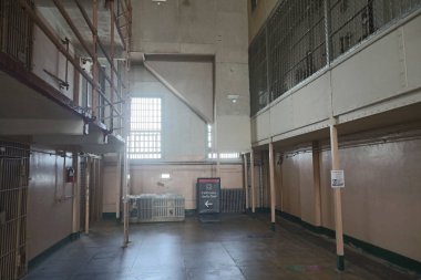 Alcatraz Adası 'nın fotoğrafları ve San Francisco Körfezi' ndeki hapishane fotoğrafları.