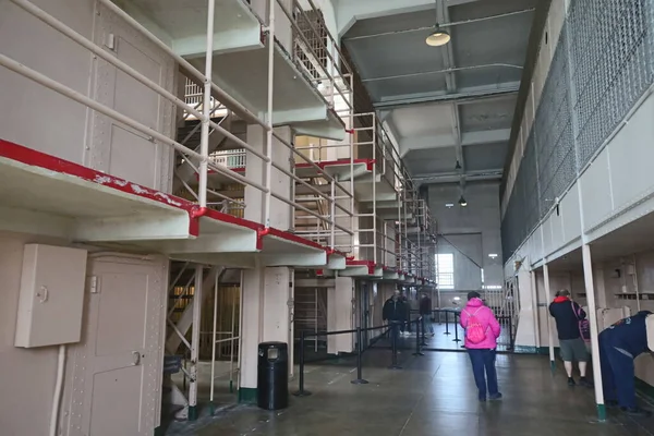 Alcatraz Adası 'nın fotoğrafları ve San Francisco Körfezi' ndeki hapishane fotoğrafları.