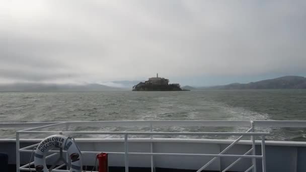 Fähre Von San Francisco Nach Alcatraz — Stockvideo