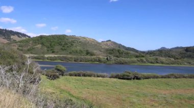 Rus Nehri, Kaliforniya: 6-1-2021: Rus Nehri ve kamp alanı