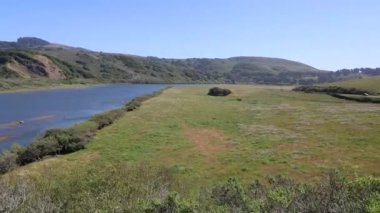 Rus Nehri, Kaliforniya: 6-1-2021: Rus Nehri ve kamp alanı