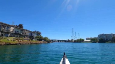 Foster City, California: 5-5-2021: Kayıkçı Foster City lagünleri, Kaliforniya