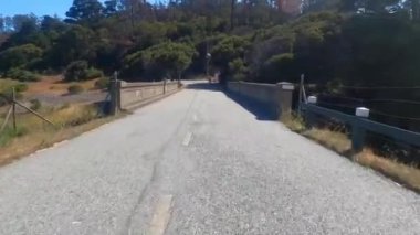 6-10-2021: San Mateo, California: Bisikletli Saywer kamp yolu 