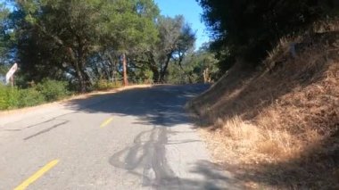 6-10-2021: San Mateo, California: Bisikletli Saywer kamp yolu 