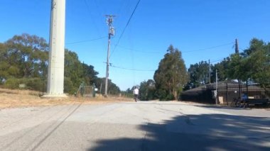 6-10-2021: San Mateo, California: Bisikletli Saywer kamp yolu 