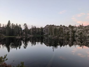 Sierra California 'daki Leven Gölü' nün Fotoğrafı