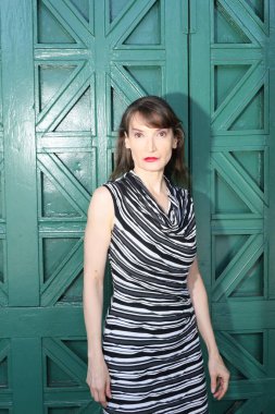 Kaliforniya Güzel Sanatlar Sarayı 'nda Güzel Beyaz Kadın' ın fotoğrafı.