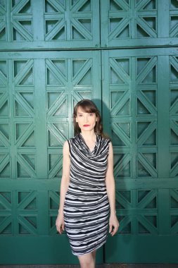 Kaliforniya Güzel Sanatlar Sarayı 'nda Güzel Beyaz Kadın' ın fotoğrafı.