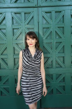 Kaliforniya Güzel Sanatlar Sarayı 'nda Güzel Beyaz Kadın' ın fotoğrafı.