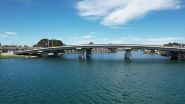 Kaliforniya 'da köprüler ve kaşarlar