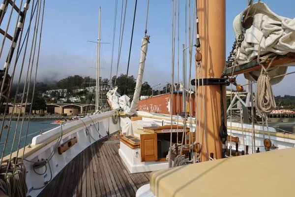 2021年8月15日 カリフォルニア州 ボート マシュー ターナーでサウサリートを出航 エンジェル島 アルカトラズ島 ティブロン島 ゴールデンゲートブリッジ ベイブリッジを航行 — ストック写真
