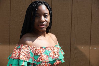 Parktaki Güzel Siyah Bir Kadının Fotoğrafı