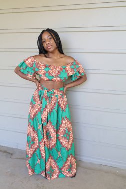 Parktaki Güzel Siyah Bir Kadının Fotoğrafı