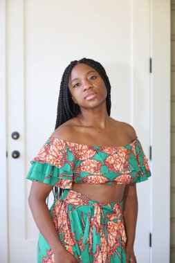 Parktaki Güzel Siyah Bir Kadının Fotoğrafı