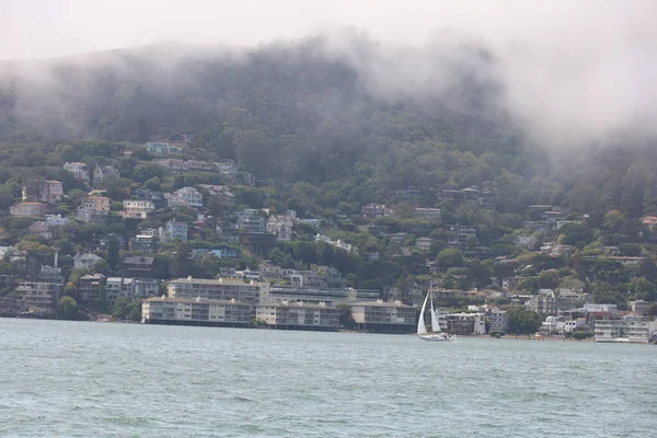 San Francisco Körfezinde Yelken Açmak — Stok fotoğraf