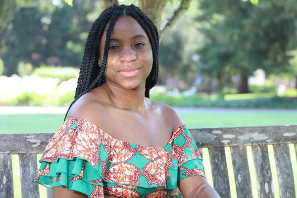 Foto Una Hermosa Dama Negra Parque —  Fotos de Stock