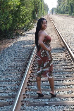 Parktaki Güzel Siyah Bir Kadının Fotoğrafı