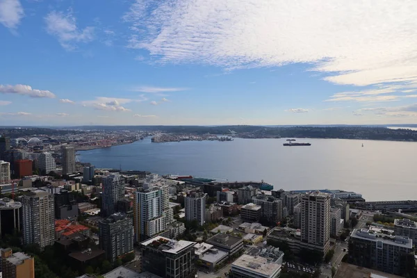 10-10-2021: Seattle, Washington: Space Needle 'dan Seattle şehrinin görüntüsü