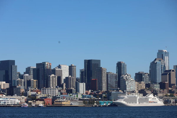 10-21-2021: Seattle, Washington: Sailing on the lake near downtown seattle
