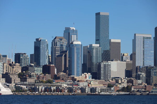 10-21-2021: Seattle, Washington: Sailing on the lake near downtown seattle