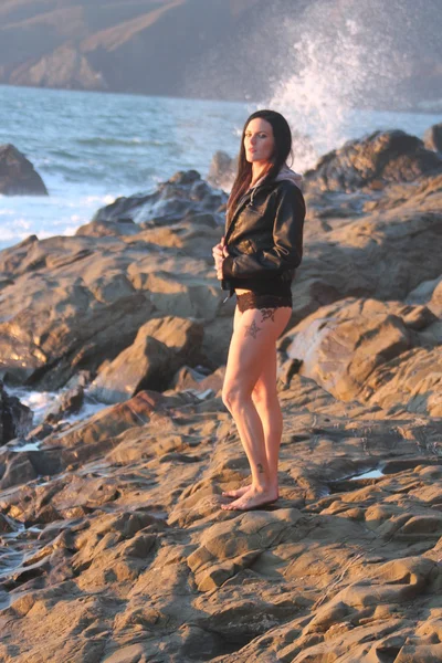 Mooi meisje op een strand — Stockfoto