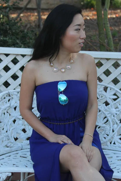 Bastante chica china en un vestido azul —  Fotos de Stock