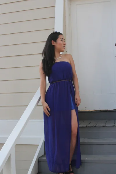 Pretty Chinese  girl in a blue dress — Stock Photo, Image