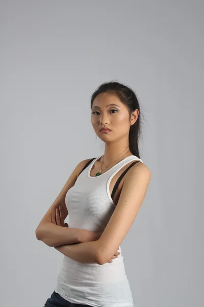 Asiatisches Model in lässiger Kleidung — Stockfoto