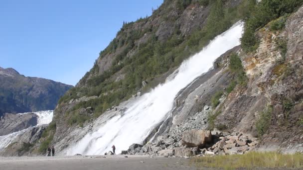 Nuggett falls and mendenhall glacier — Stock Video