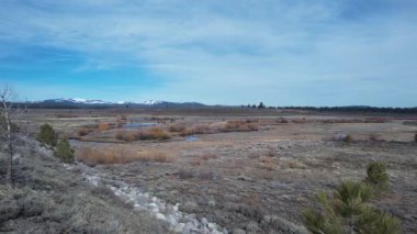 Tahoe Gölü 'nün havadan çekilmiş videosu.