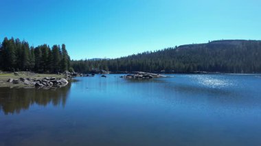 Utica Gölü 'nün havadan çekilmiş videosu.,