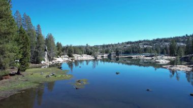 Utica Gölü 'nün havadan çekilmiş videosu.,