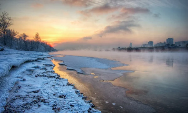 Puesta de sol en el río — Foto de Stock