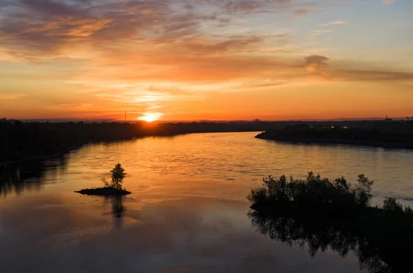 Alba sul fiume — Foto Stock