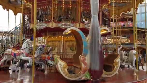 Vintage merry go round rolling with nobody — Stock Video