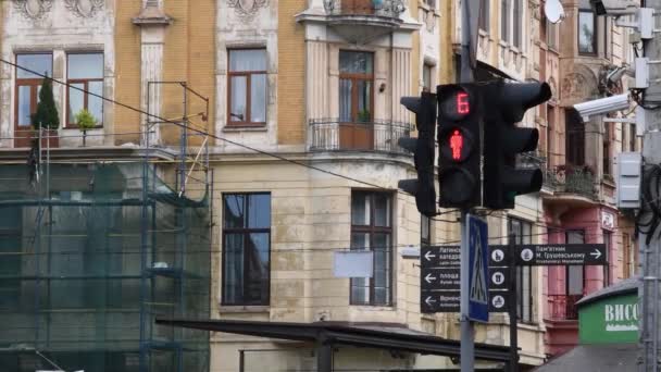 Aftelweergave van het voetgangersverkeerslicht — Stockvideo