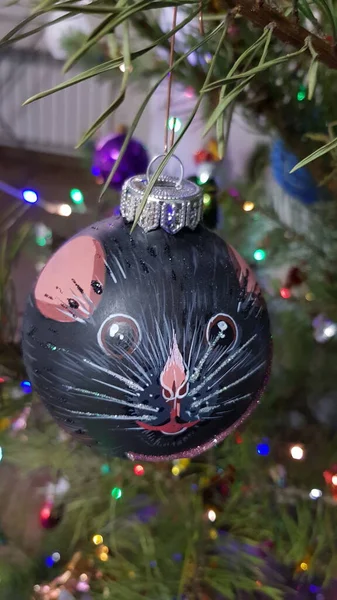 Sevimli hayvan yüzlü Noel süsü — Stok fotoğraf